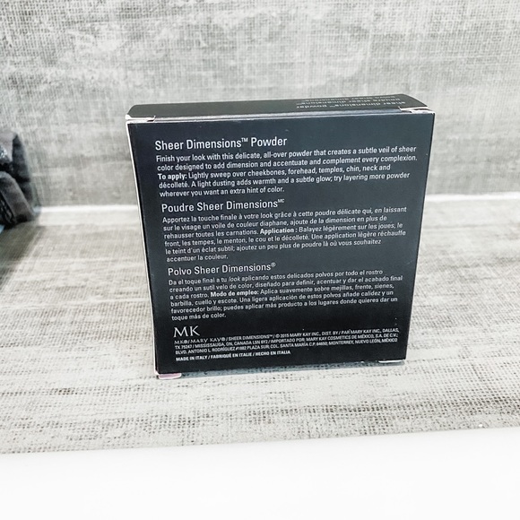 Mary Kay Pearls Opalescent Sheer Dimension Highlighting Powder - Picture 4 of 4